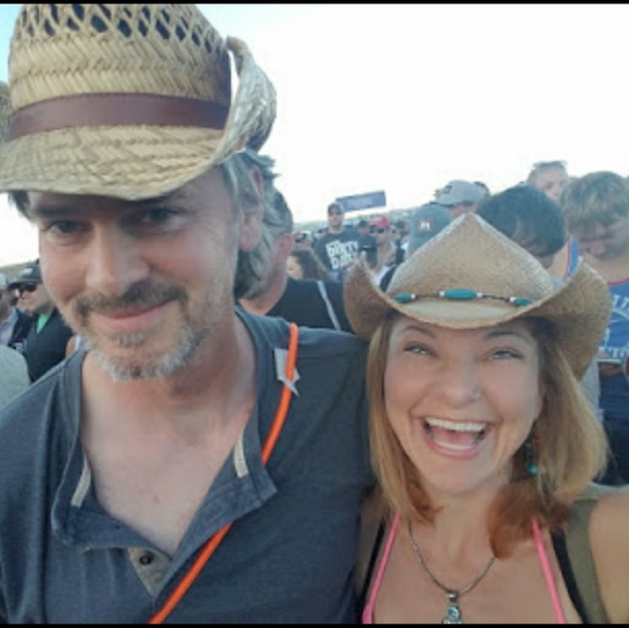 Meet your Posher, Crystal - Picture 2 of 8